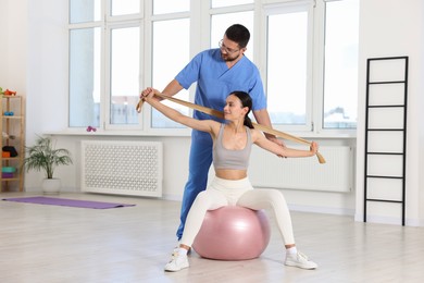 Photo of Patient exercising under physiotherapist supervision in rehabilitation center