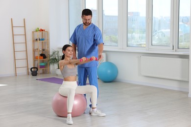 Photo of Patient exercising under physiotherapist supervision in rehabilitation center