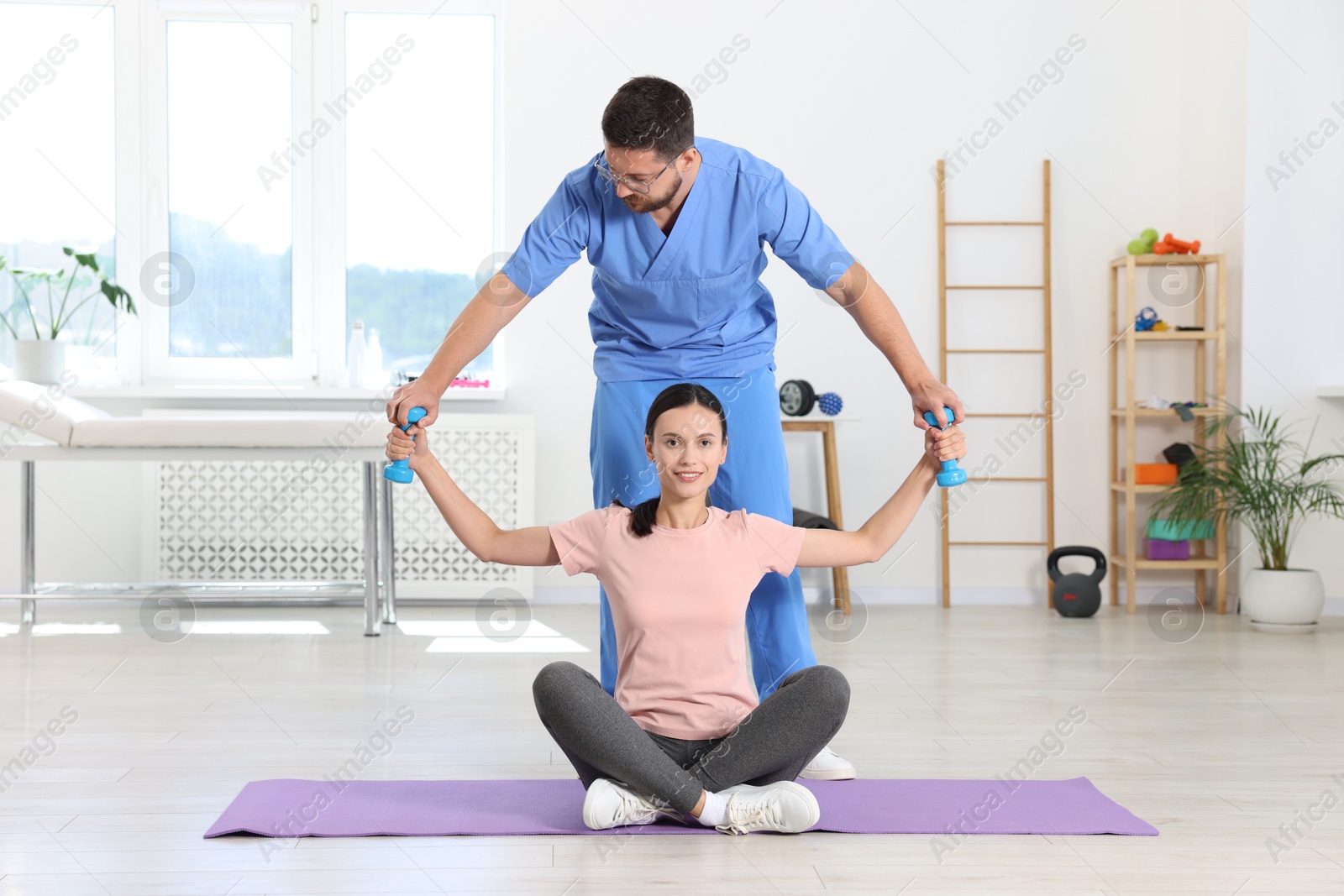 Photo of Patient exercising under physiotherapist supervision in rehabilitation center