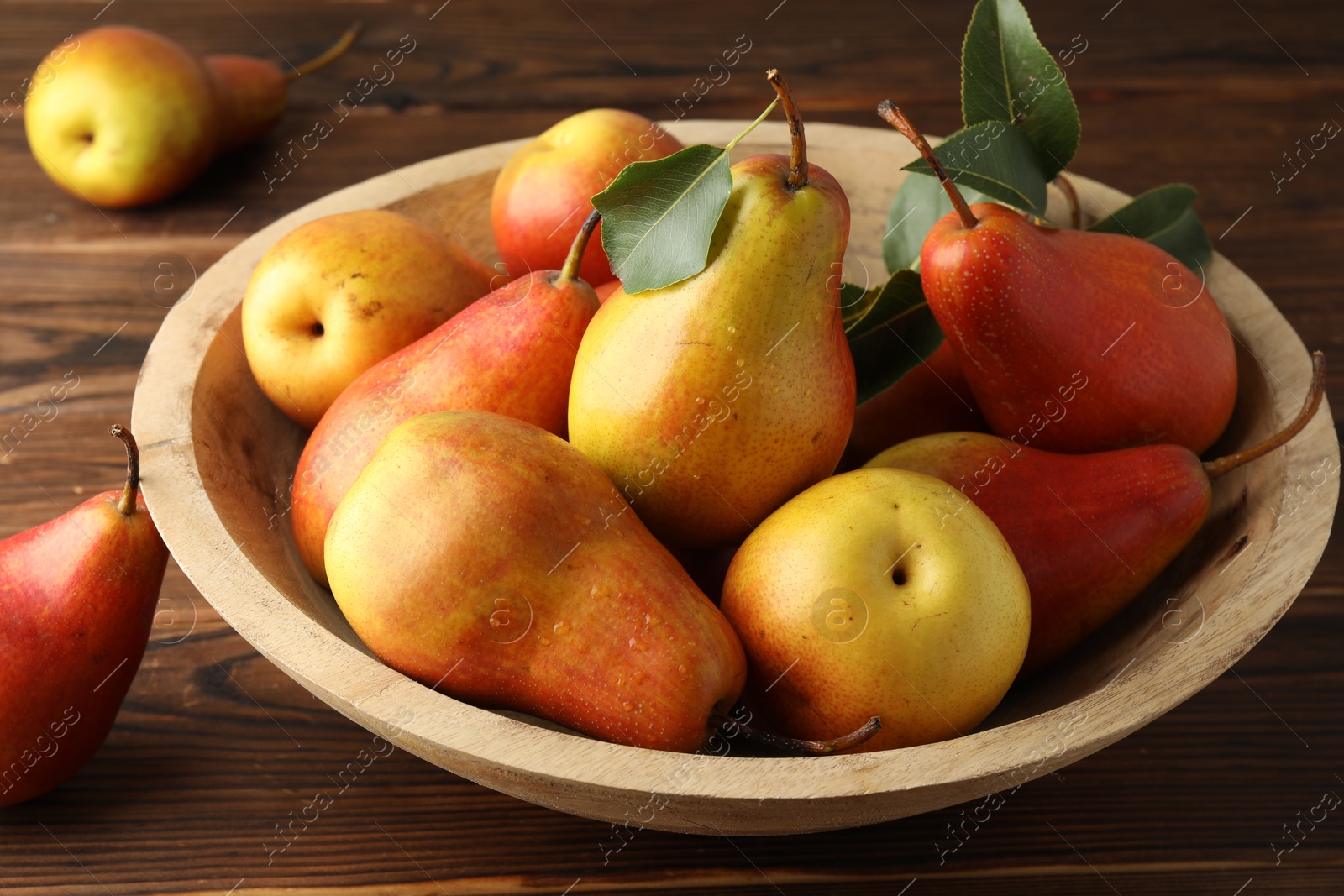 Photo of Ripe juicy pears on wooden table, closeup