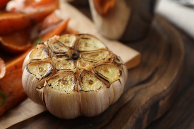 Head of baked garlic on table, closeup