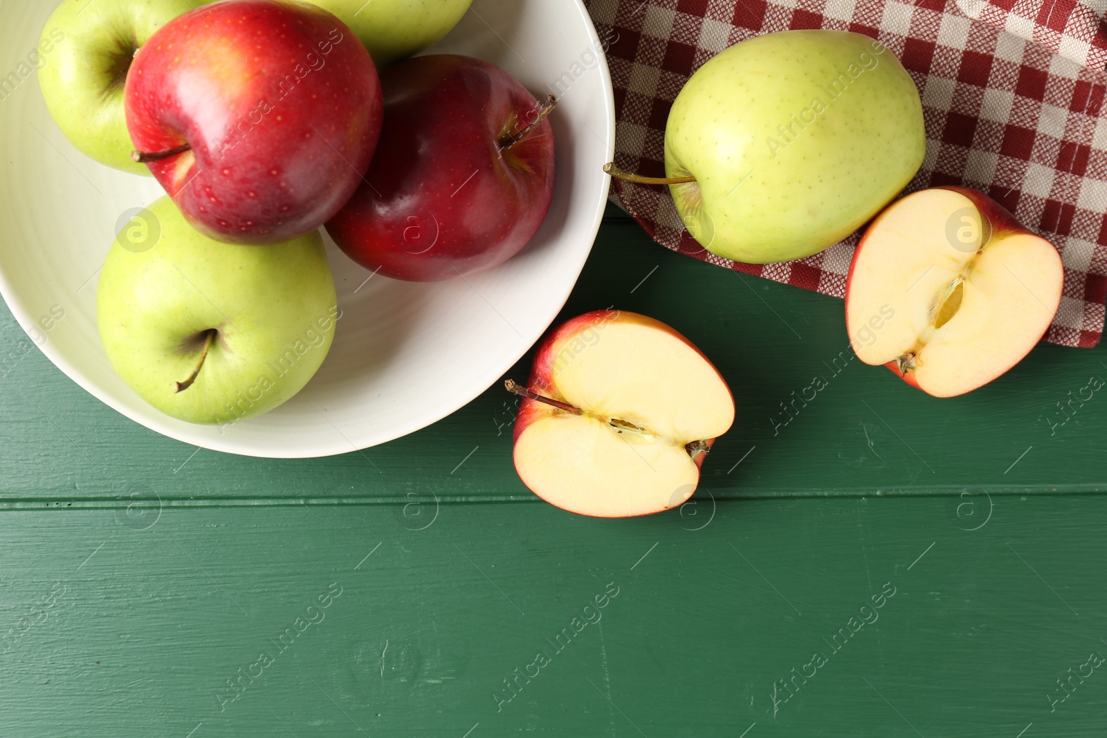 Photo of Fresh ripe apples on green wooden table, flat lay