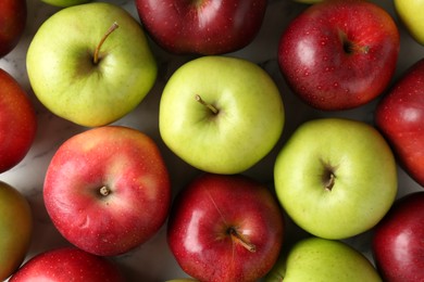 Photo of Ripe red and green apples on table, flat lay