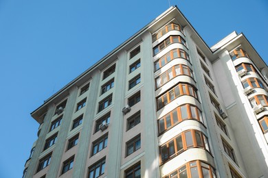 Photo of Exterior of modern building against blue sky, low angle view