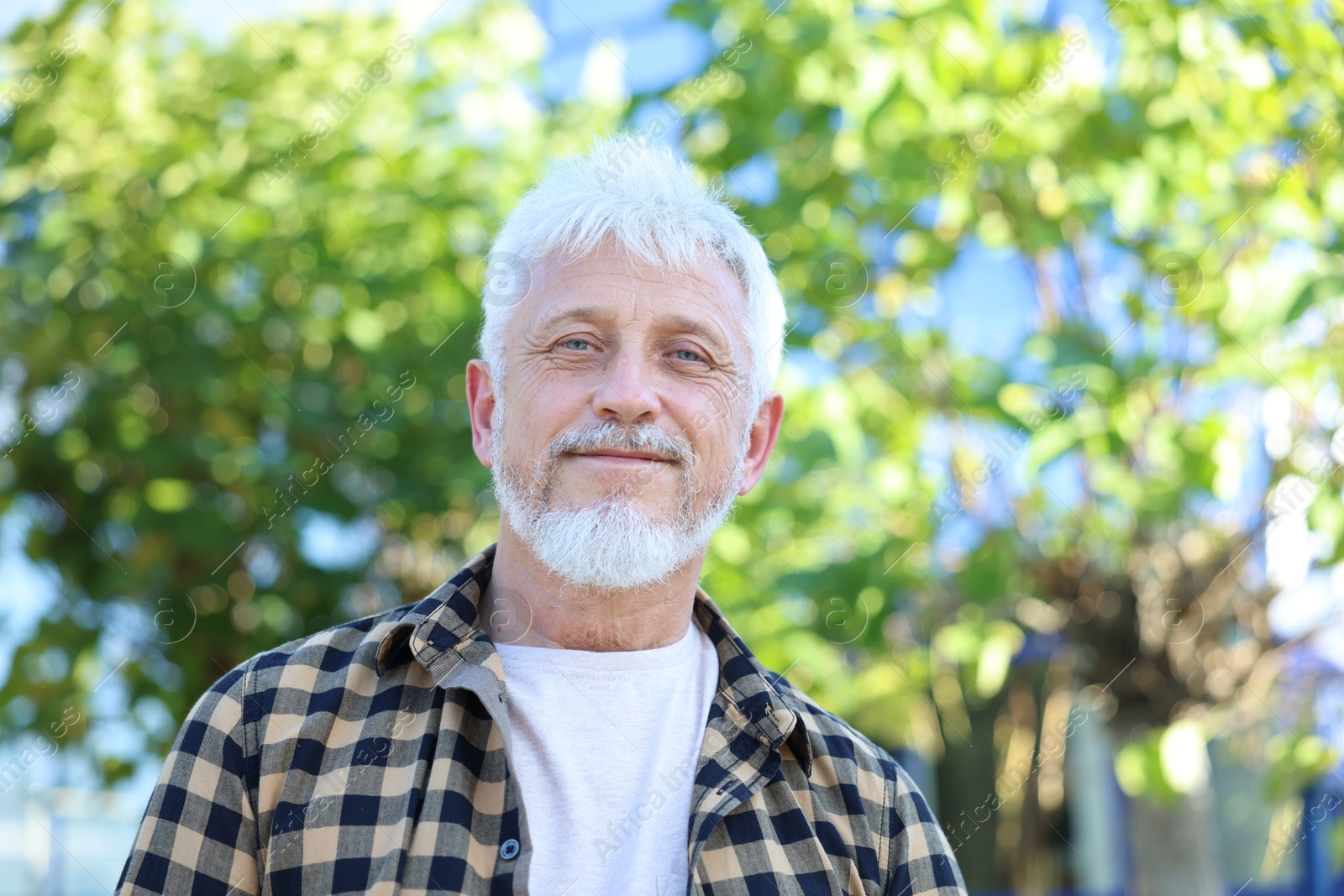 Photo of Portrait of senior man outdoors, low angle view