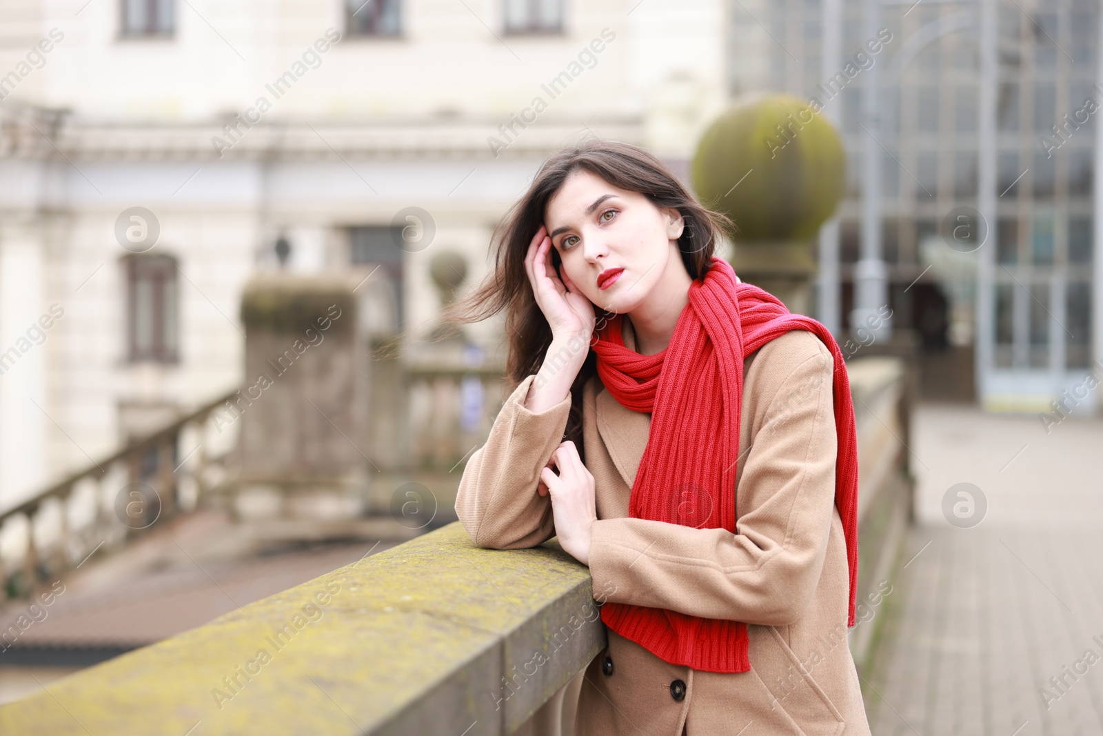 Photo of Beautiful woman on platform of railway station