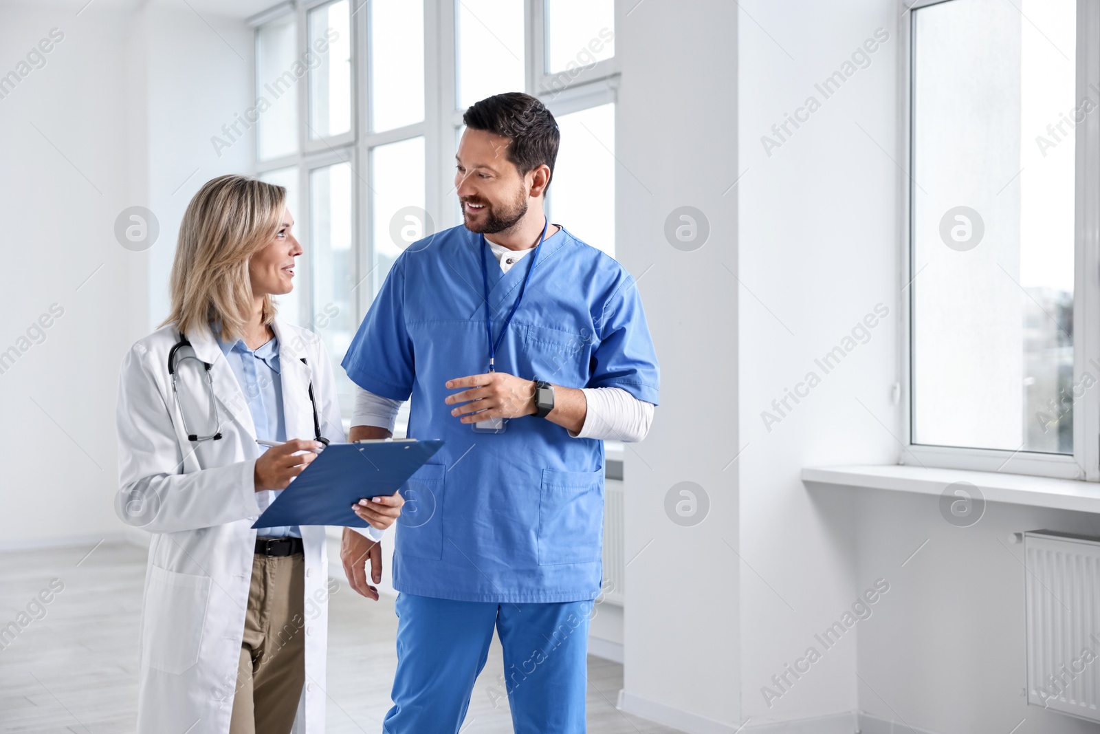 Photo of Healthcare workers with clipboard talking in hospital