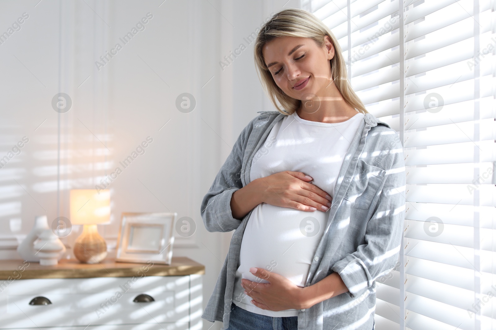 Photo of Portrait of beautiful pregnant woman at home