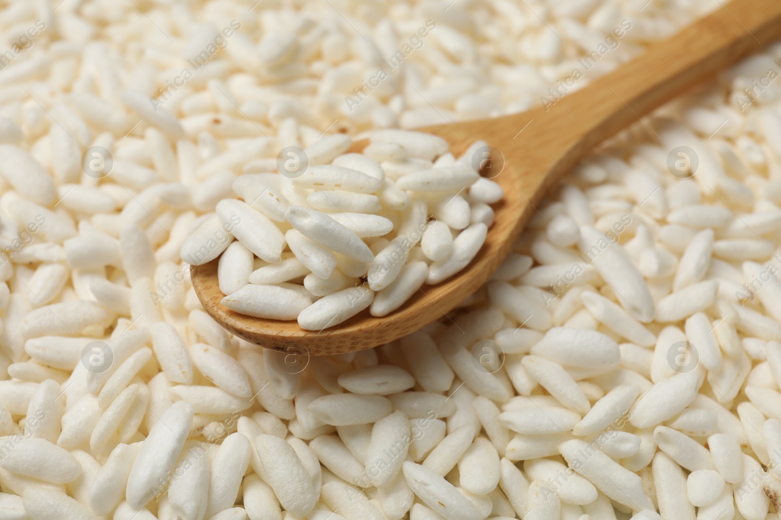 Photo of Wholegrain puffed rice and wooden spoon, closeup