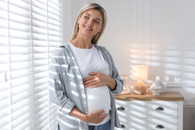 Photo of Portrait of beautiful pregnant woman at home