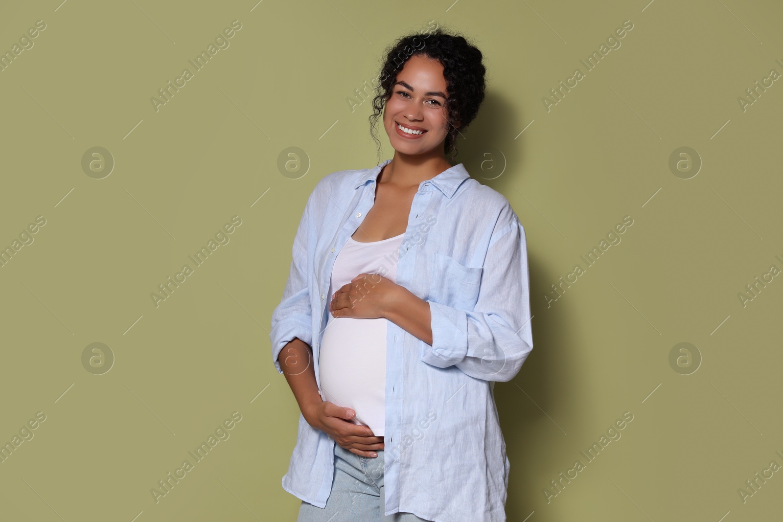 Photo of Portrait of beautiful pregnant woman on green background