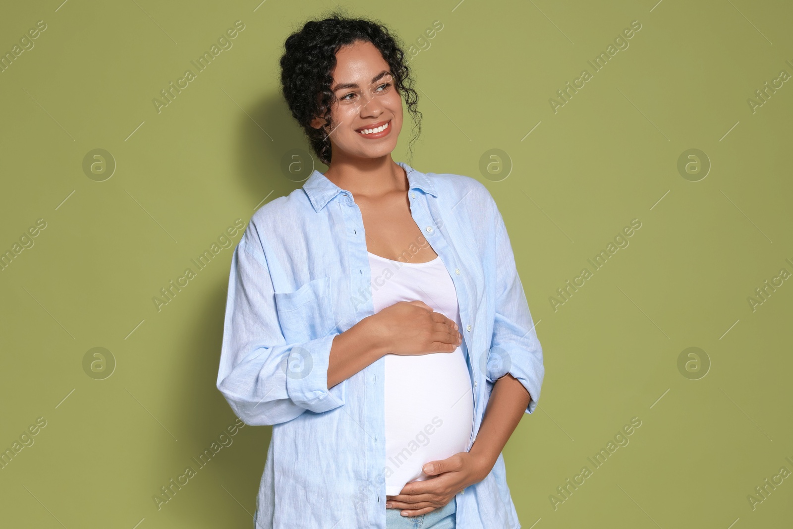 Photo of Portrait of beautiful pregnant woman on green background