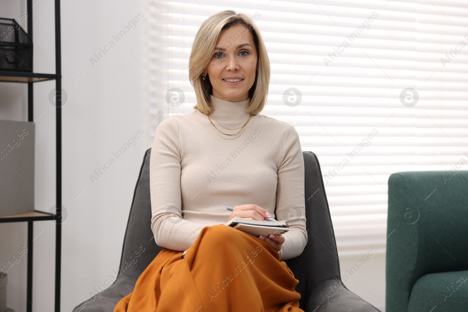 Photo of Portrait of professional psychologist with notebook in office