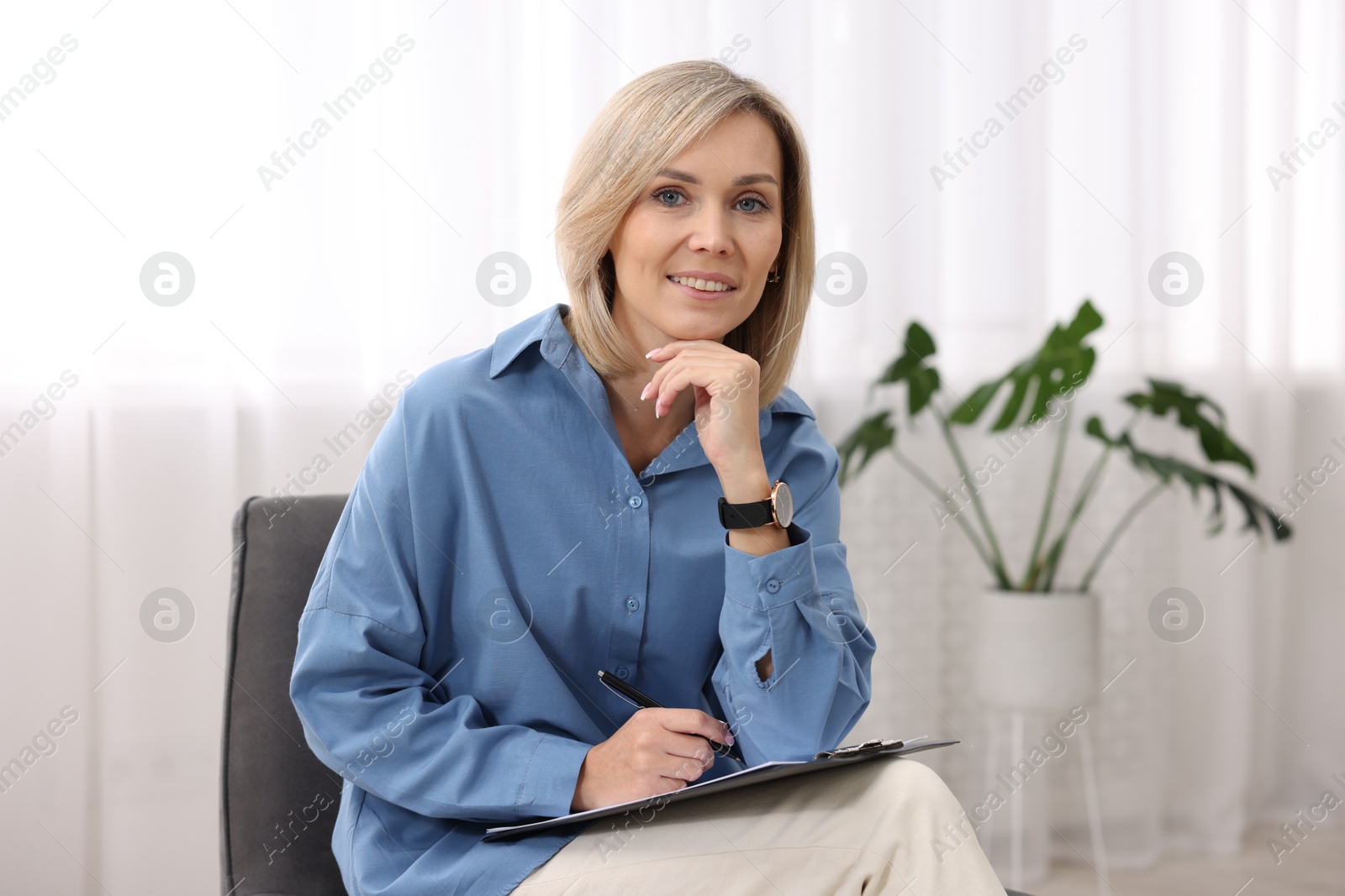 Photo of Portrait of professional psychologist with clipboard in office