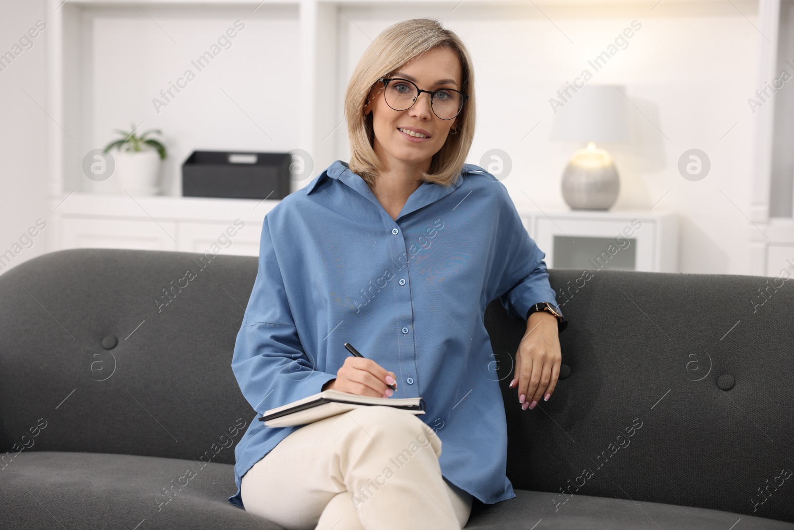 Photo of Portrait of professional psychologist with notebook in office