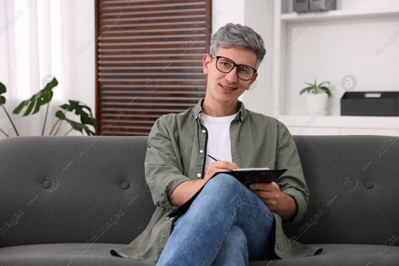 Photo of Portrait of professional psychologist with clipboard in office