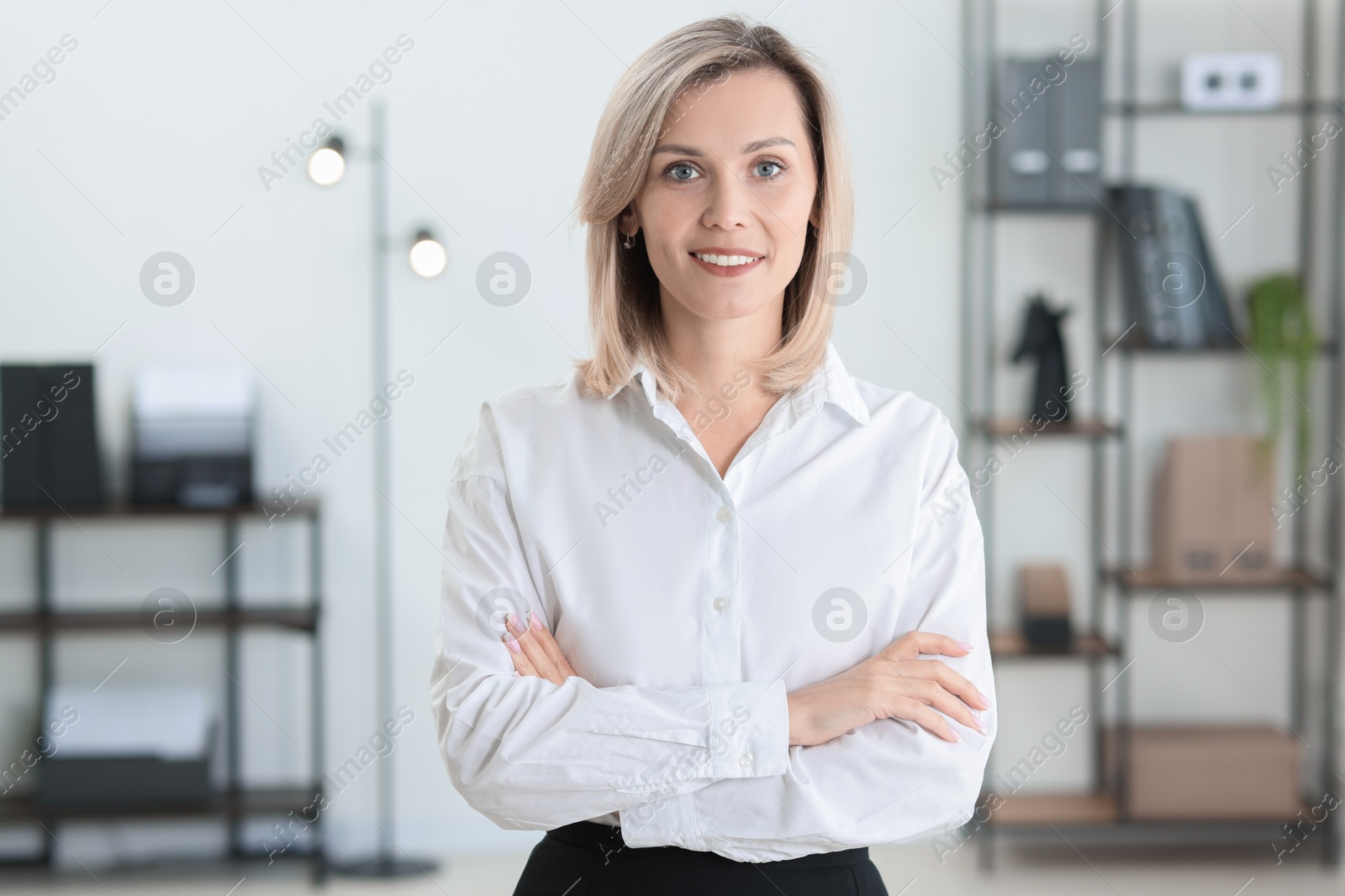 Photo of Portrait of businesswoman with crossed arms in office