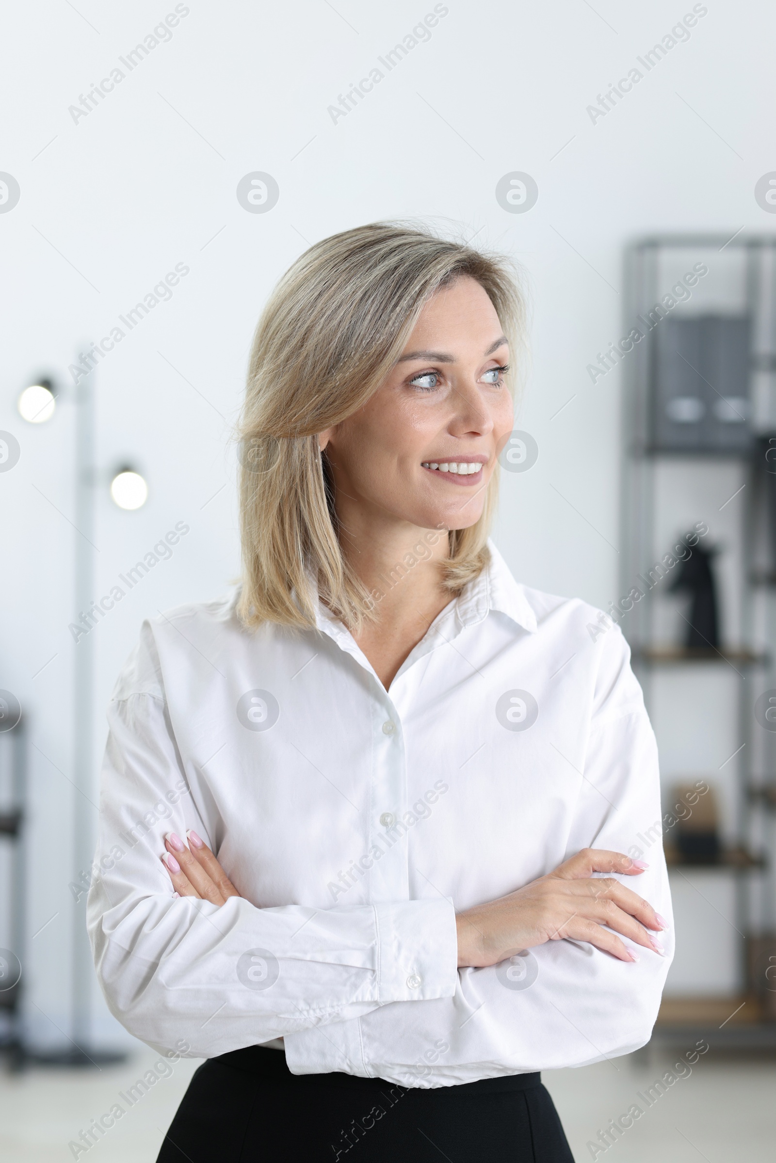 Photo of Portrait of businesswoman with crossed arms in office