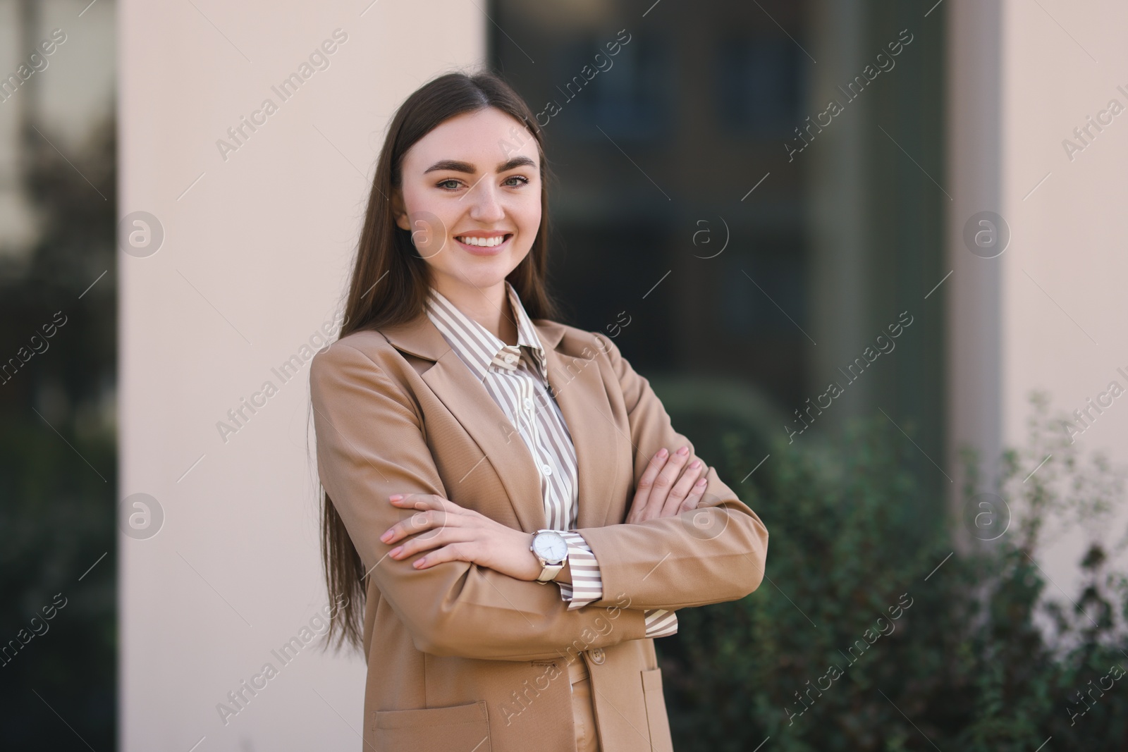 Photo of Portrait of smiling businesswoman in stylish suit outdoors