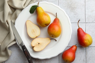 Photo of Ripe juicy pears on light tiled table, flat lay