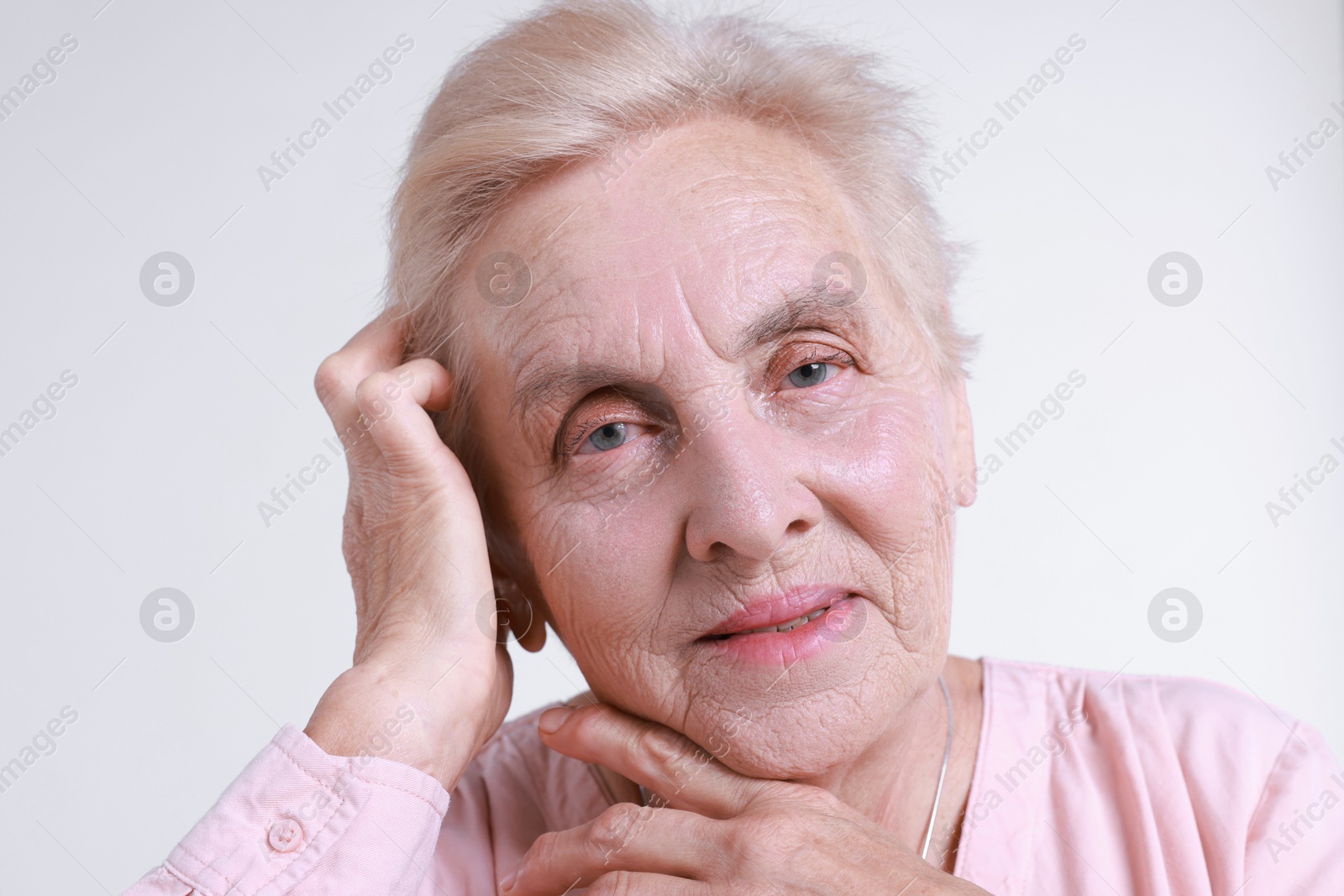 Photo of Portrait of senior woman on white background, closeup