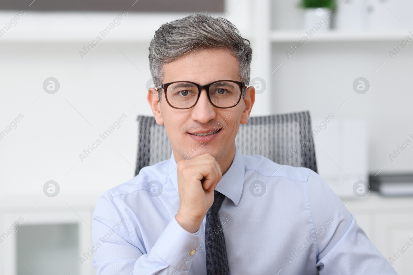 Photo of Portrait of businessman with glasses in office