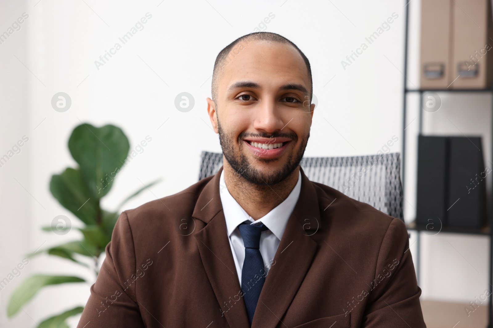 Photo of Portrait of happy businessman in jacket indoors