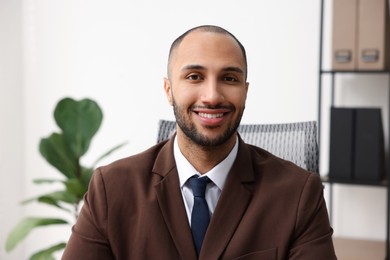 Photo of Portrait of happy businessman in jacket indoors