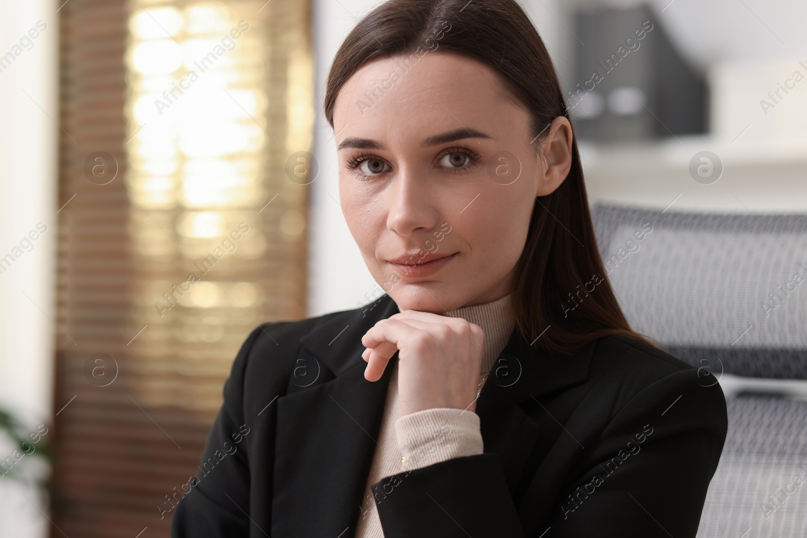 Photo of Portrait of businesswoman in jacket at workplace