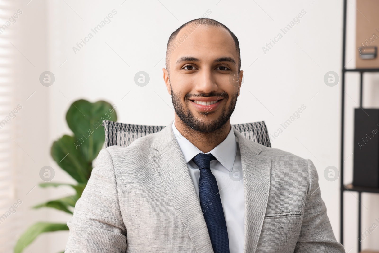 Photo of Portrait of happy businessman in jacket indoors