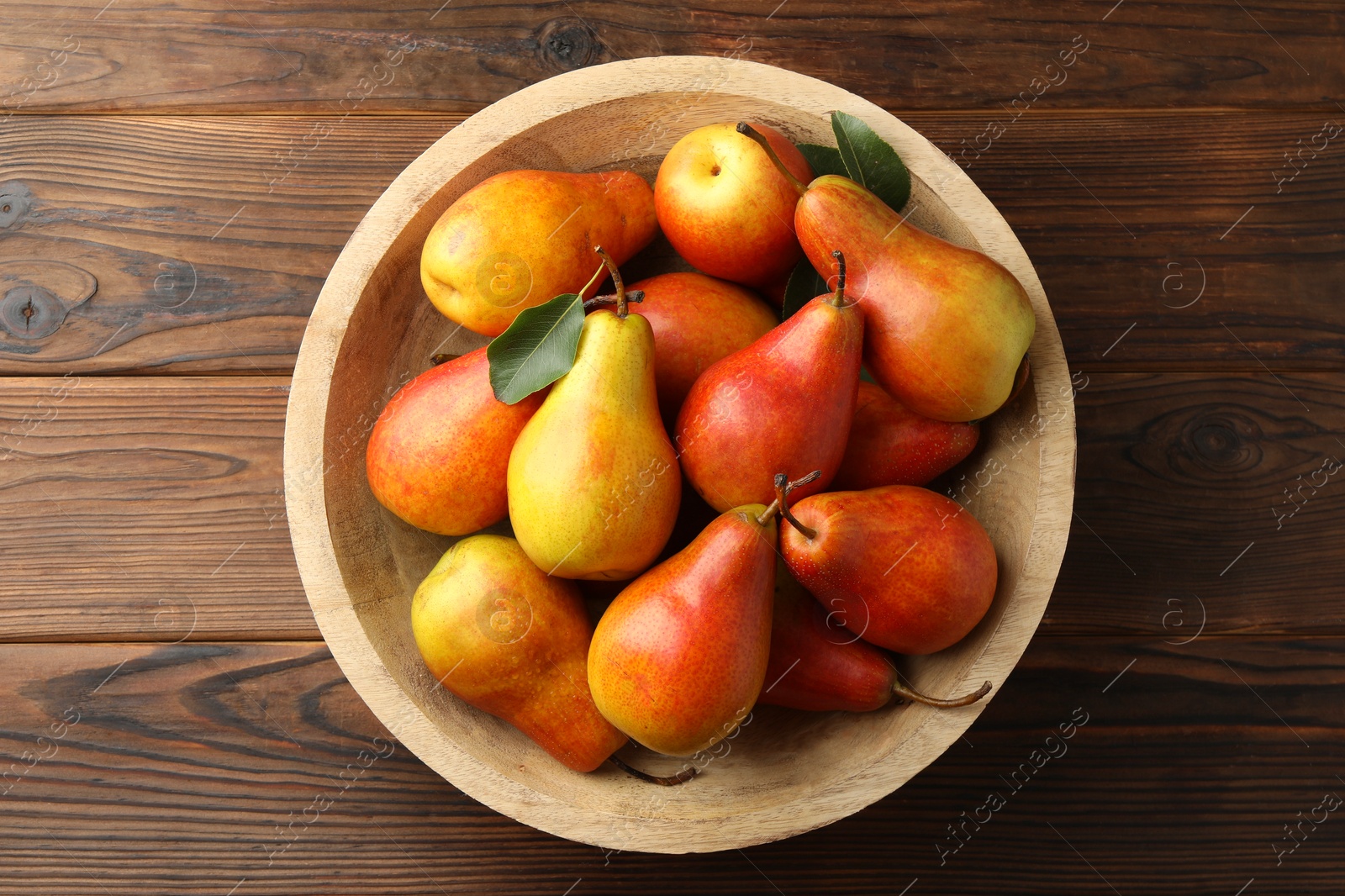 Photo of Ripe juicy pears on wooden table, top view