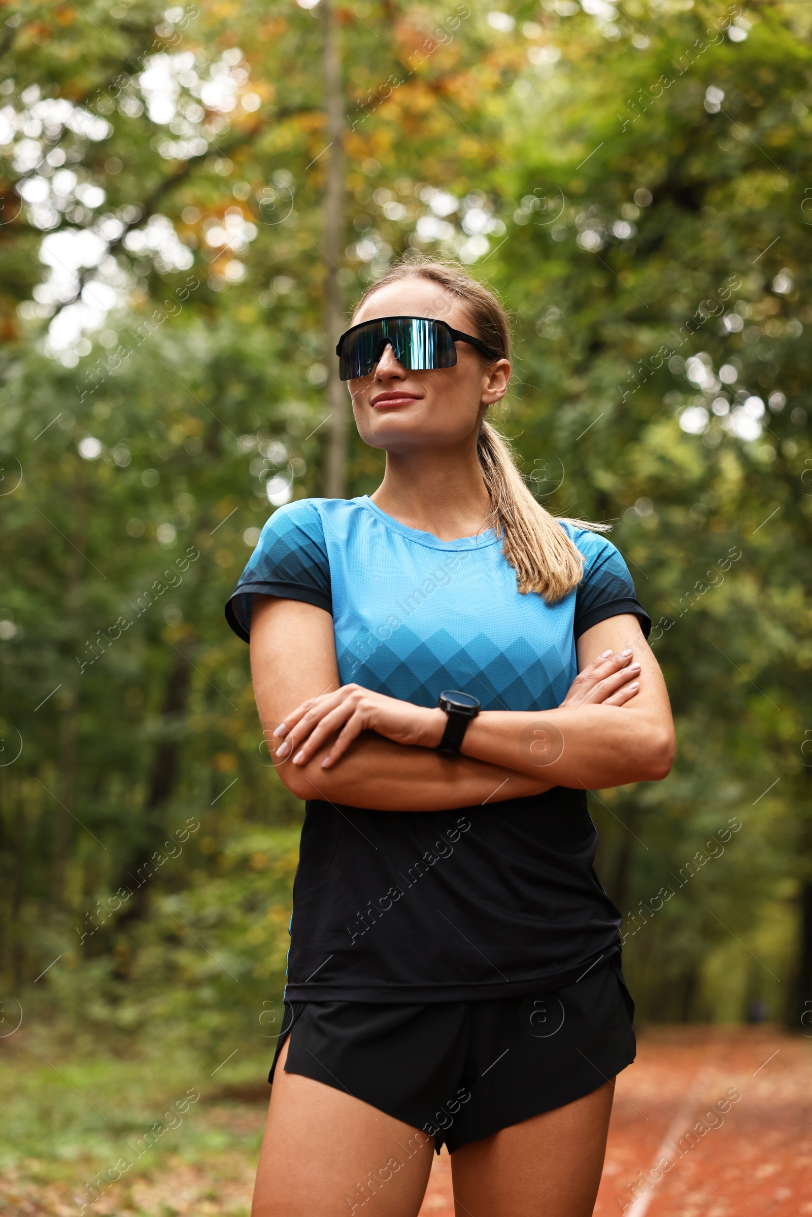 Photo of Portrait of young athletic woman in park