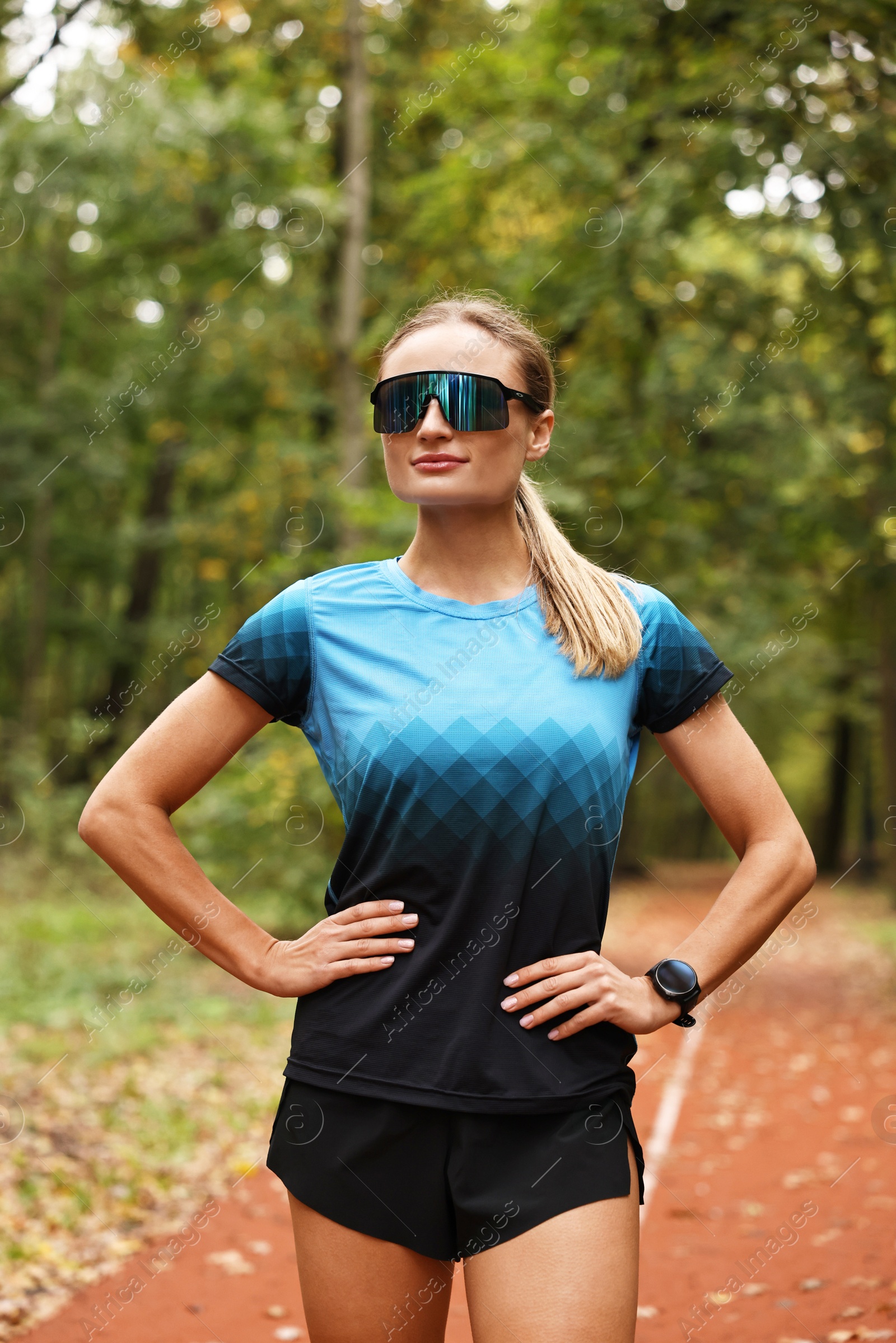 Photo of Portrait of young athletic woman in park