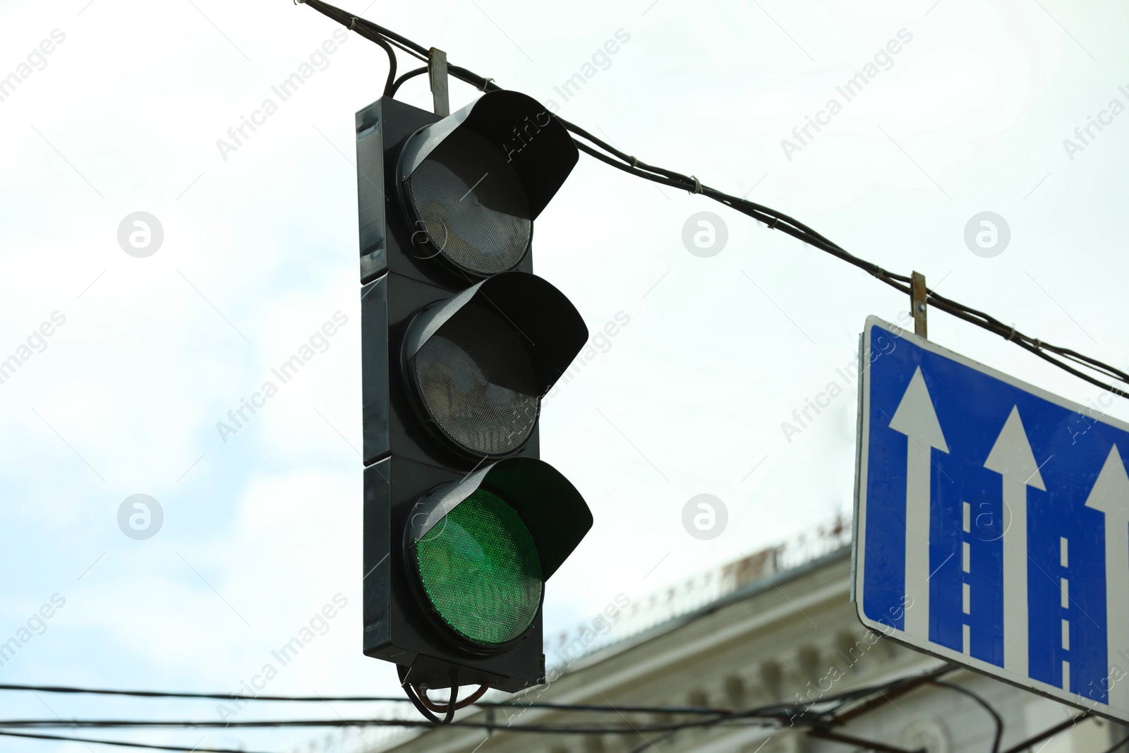 Photo of View of traffic light in city on sunny day