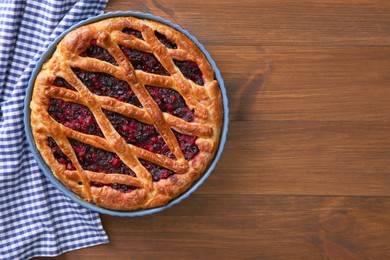 Photo of Delicious currant pie on wooden table, flat lay. Space for text