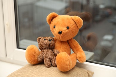 Photo of Teddy bears on window sill at home