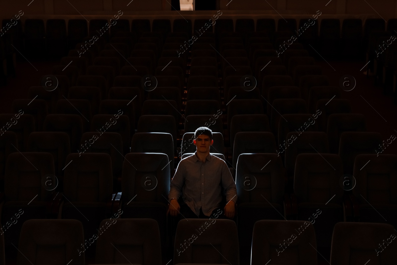 Photo of Portrait of young man applauding in theatre