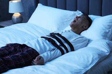 Photo of Man in sleepwalking condition screaming on bed