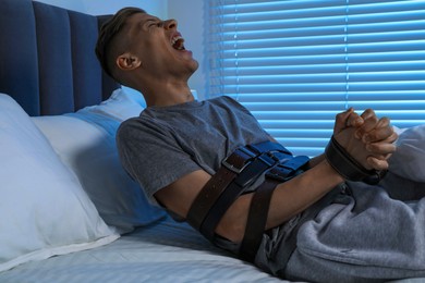 Photo of Man in sleepwalking condition screaming on bed