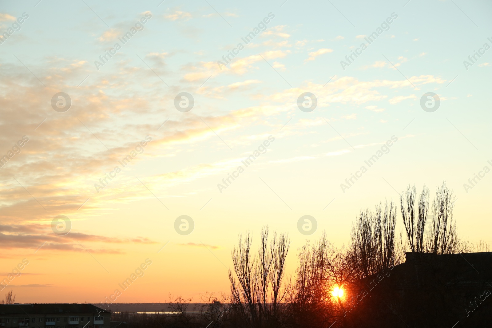 Photo of Picturesque view of sunset with beautiful clouds over city