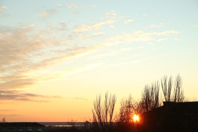 Photo of Picturesque view of sunset with beautiful clouds over city