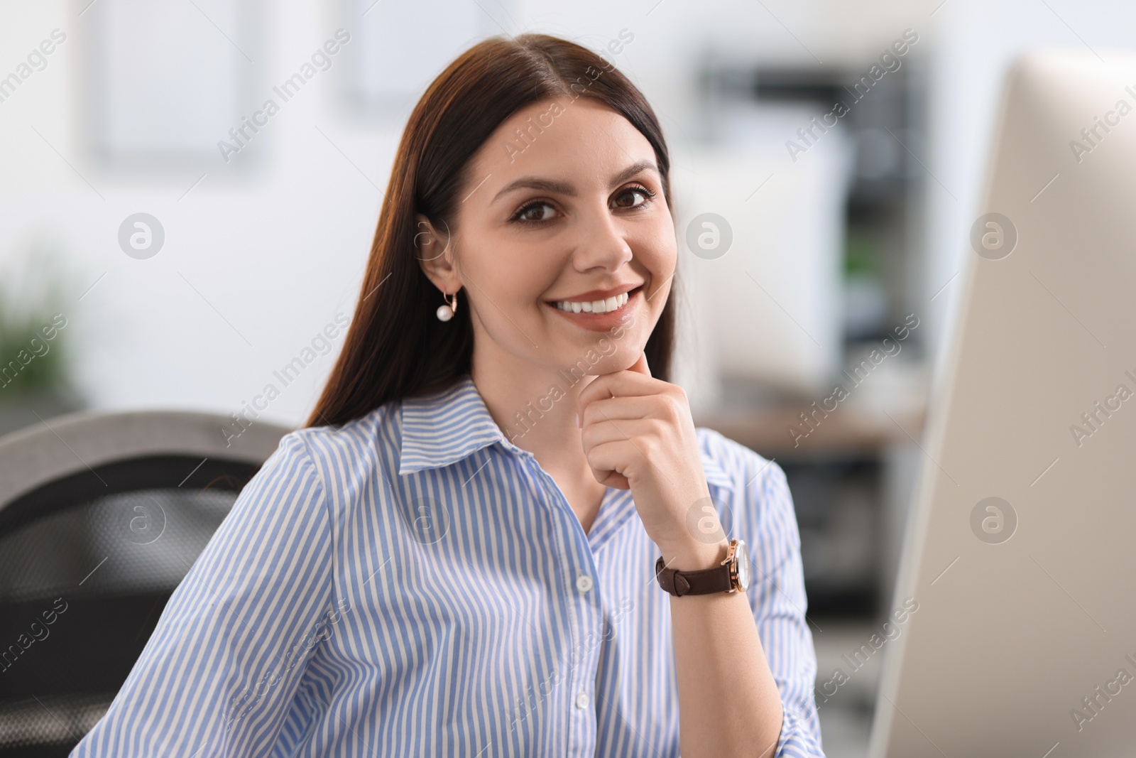 Photo of Portrait of happy banker in shirt at workplace