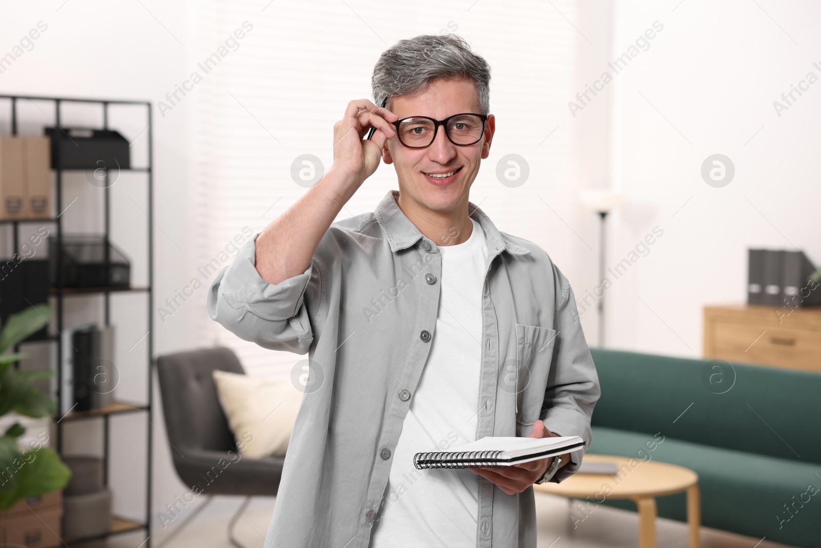 Photo of Portrait of professional psychologist with notebook in office