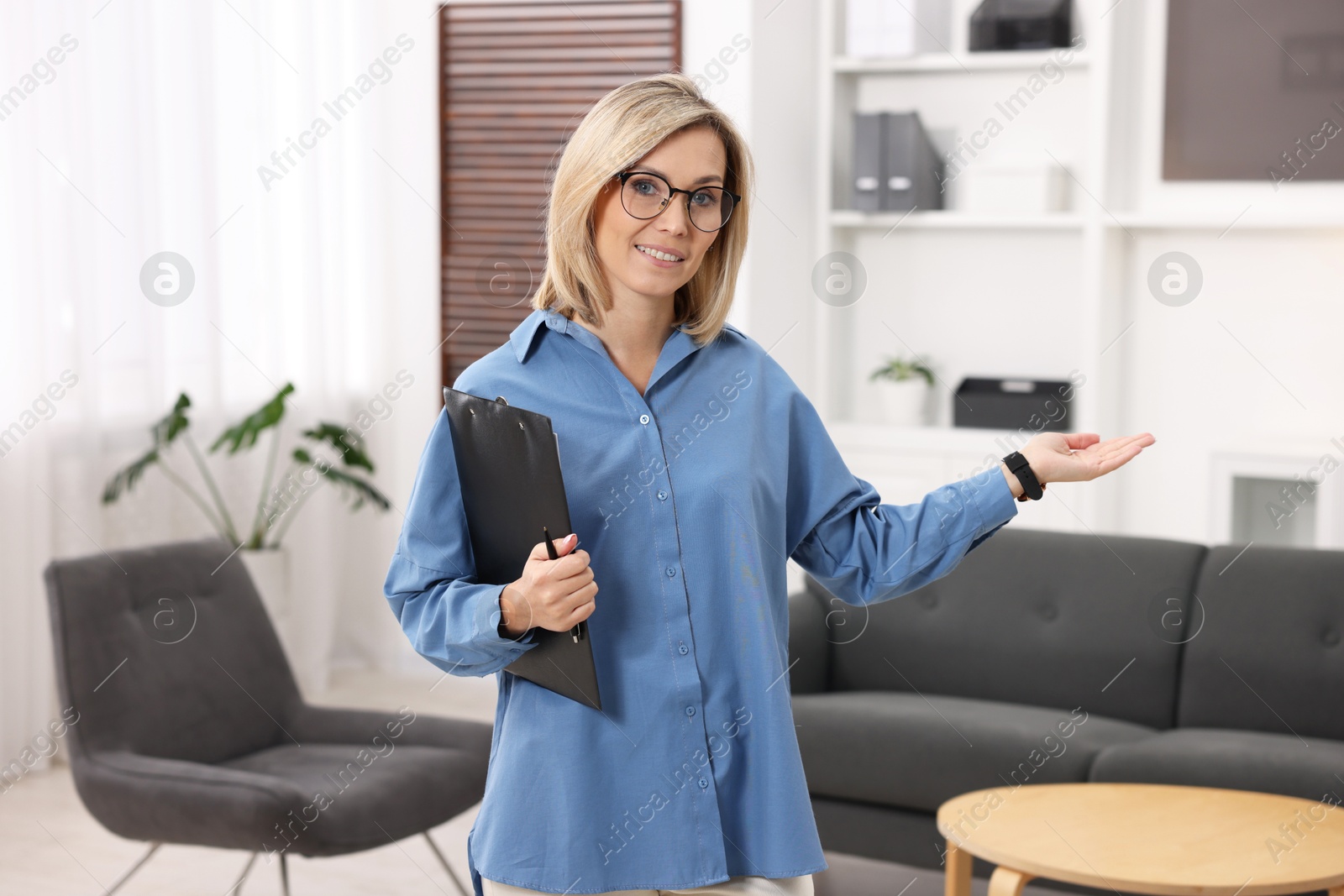 Photo of Portrait of professional psychologist with clipboard in office