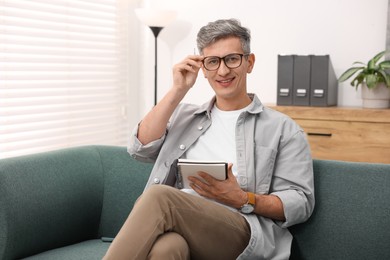 Photo of Portrait of professional psychologist with notebook in office