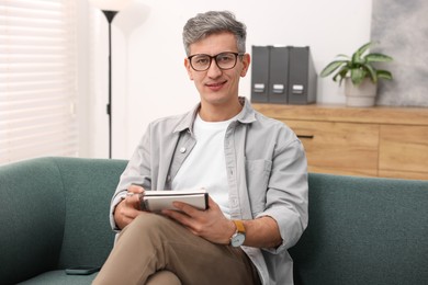 Photo of Portrait of professional psychologist with notebook in office