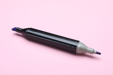 Photo of One double sided marker on pink background