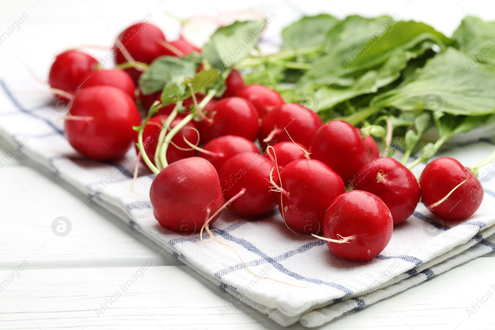 Many fresh radishes on white wooden table, closeup Photo of Many fresh radishes on white wooden table, closeup