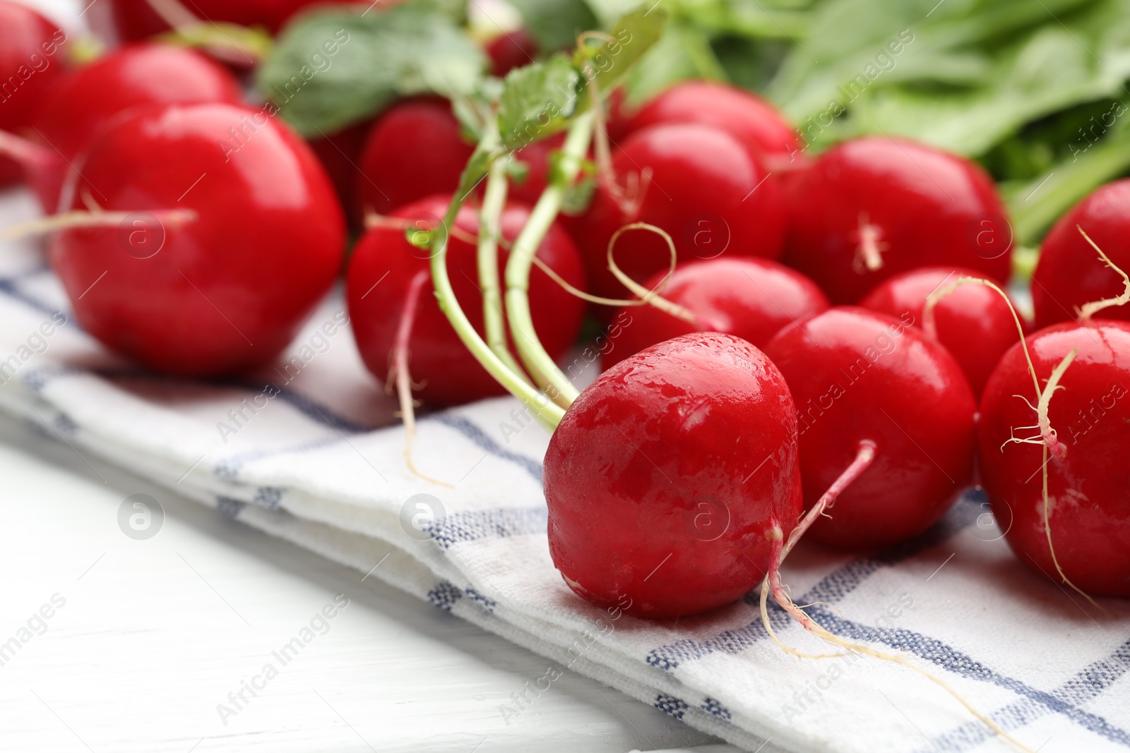 Many fresh radishes on white wooden table, closeup Photo of Many fresh radishes on white wooden table, closeup