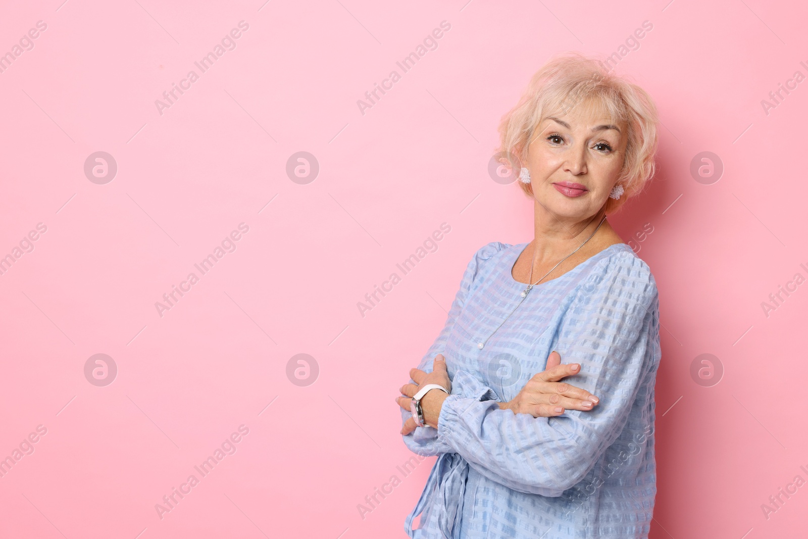 Photo of Portrait of elegant grandmother on pink background. Space for text